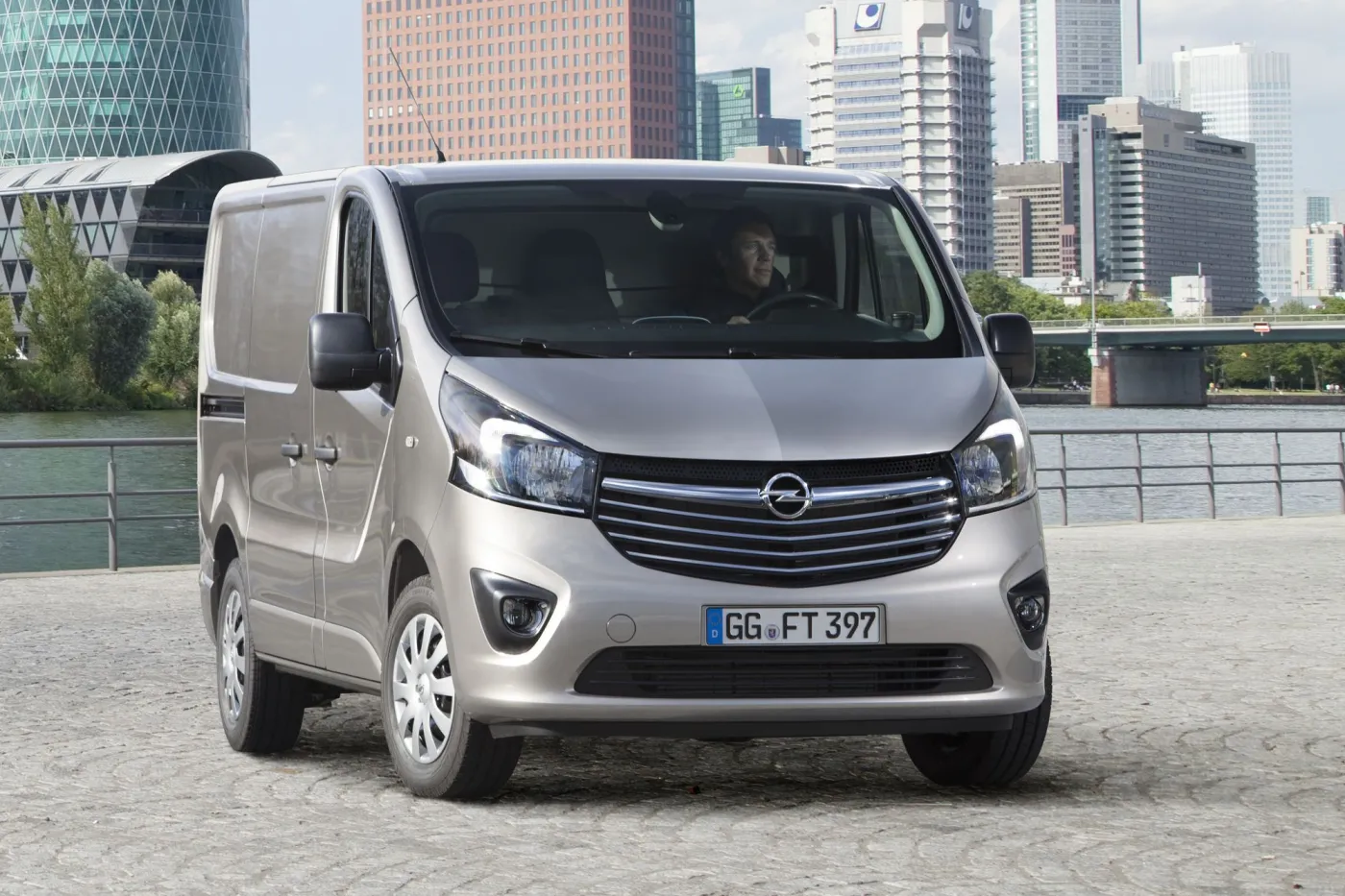 6065183-opel-vivaro-290818.jpg