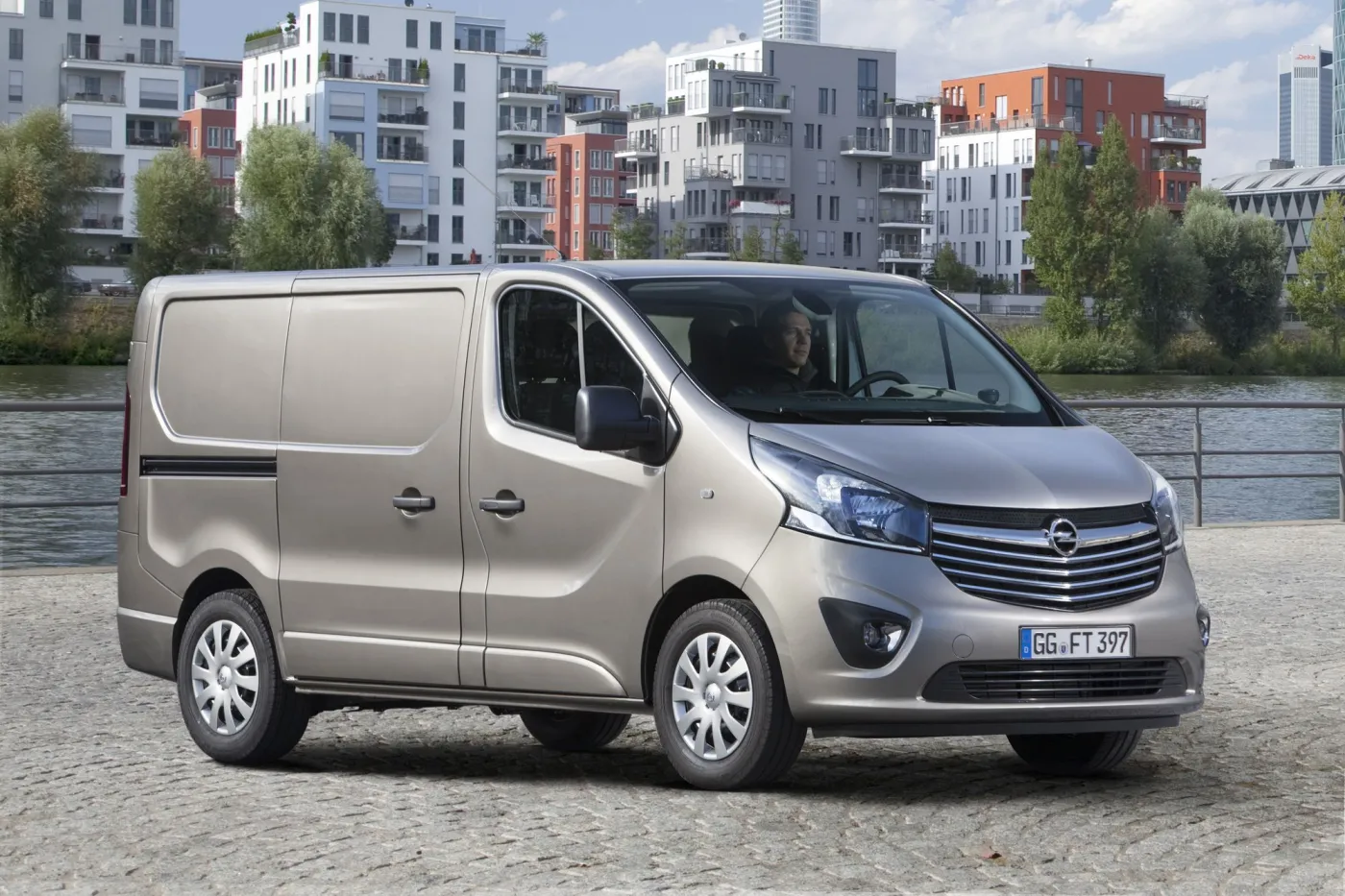 6065212-opel-vivaro-290819.jpg