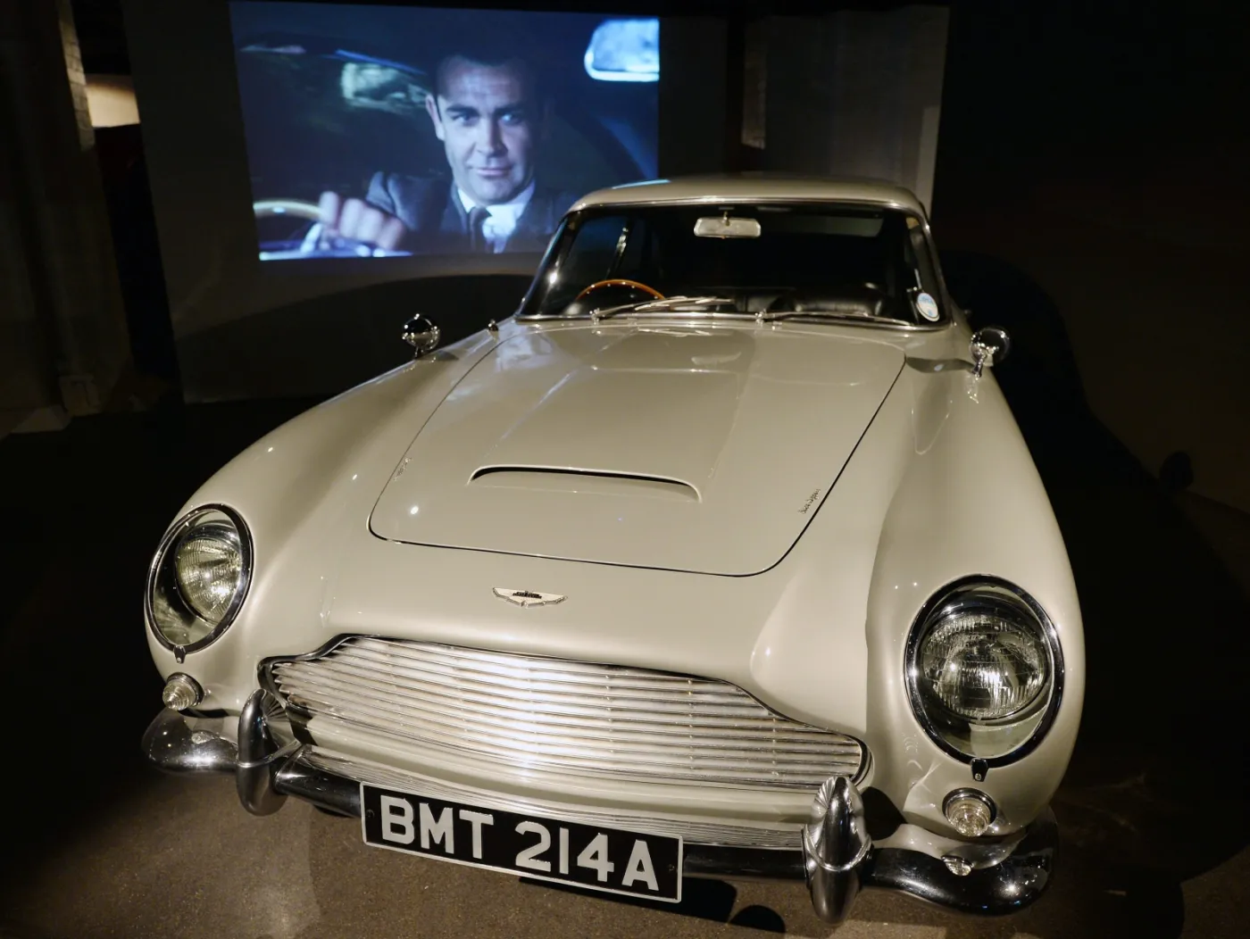 6073084-austin-martin-db5.jpg