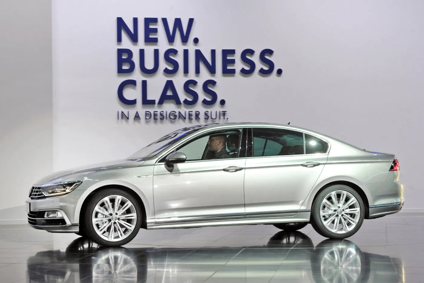 6536676-volkswagen-passat.jpg