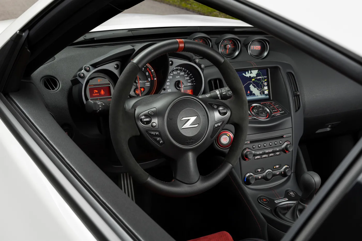 Tylko Japończycy mogli stworzyć taki samochód! Nowy nissan 370Z NISMO. Zobacz ZDJĘCIA