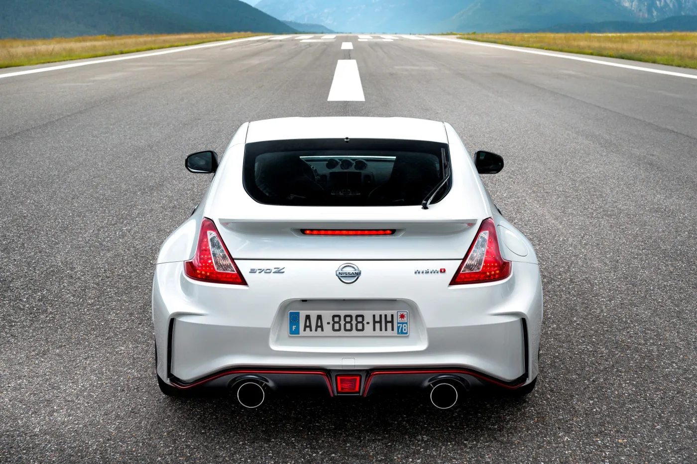 6726786-nissan-370z-nismo.jpg