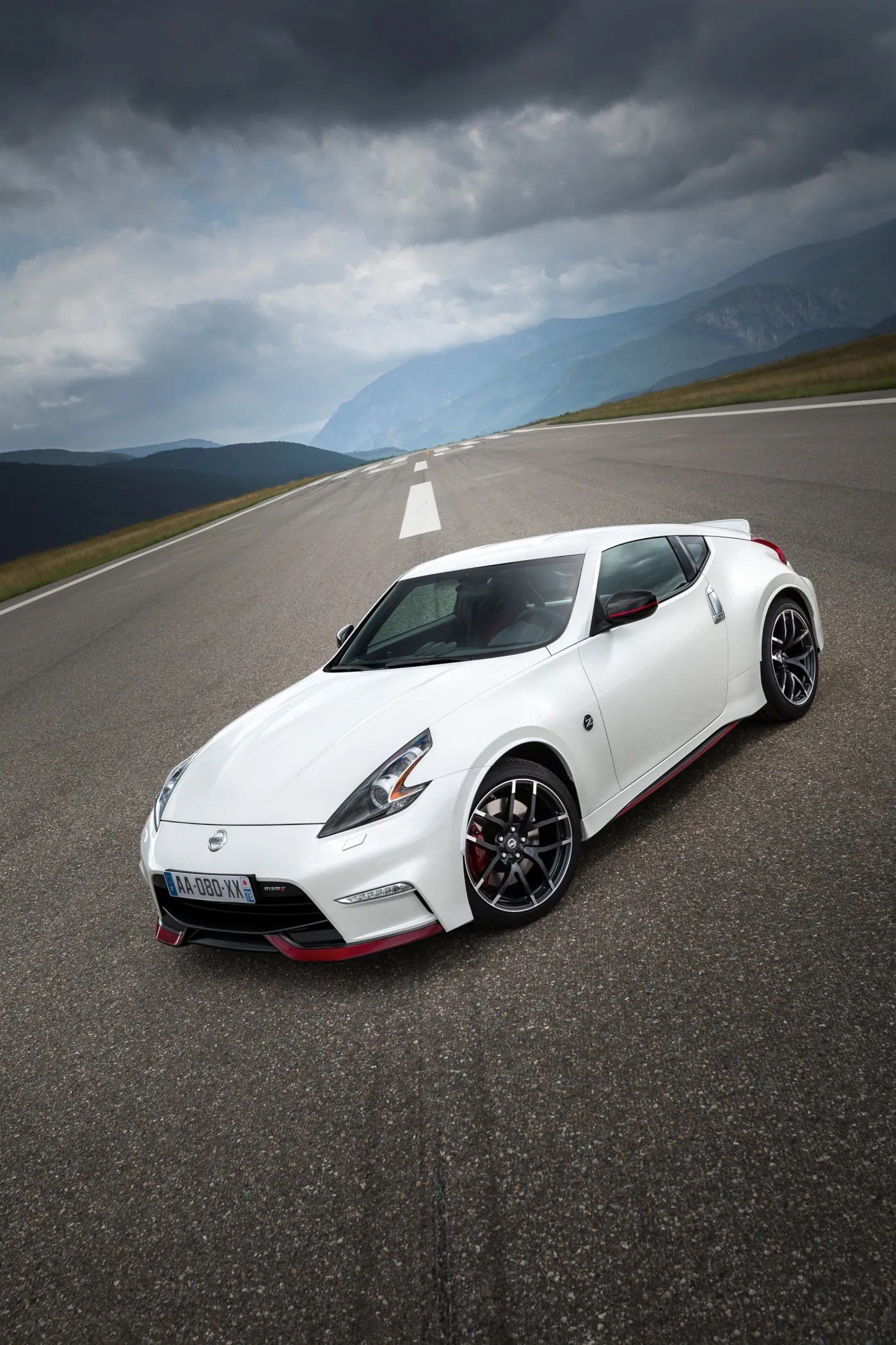 6726815-nissan-370z-nismo.jpg