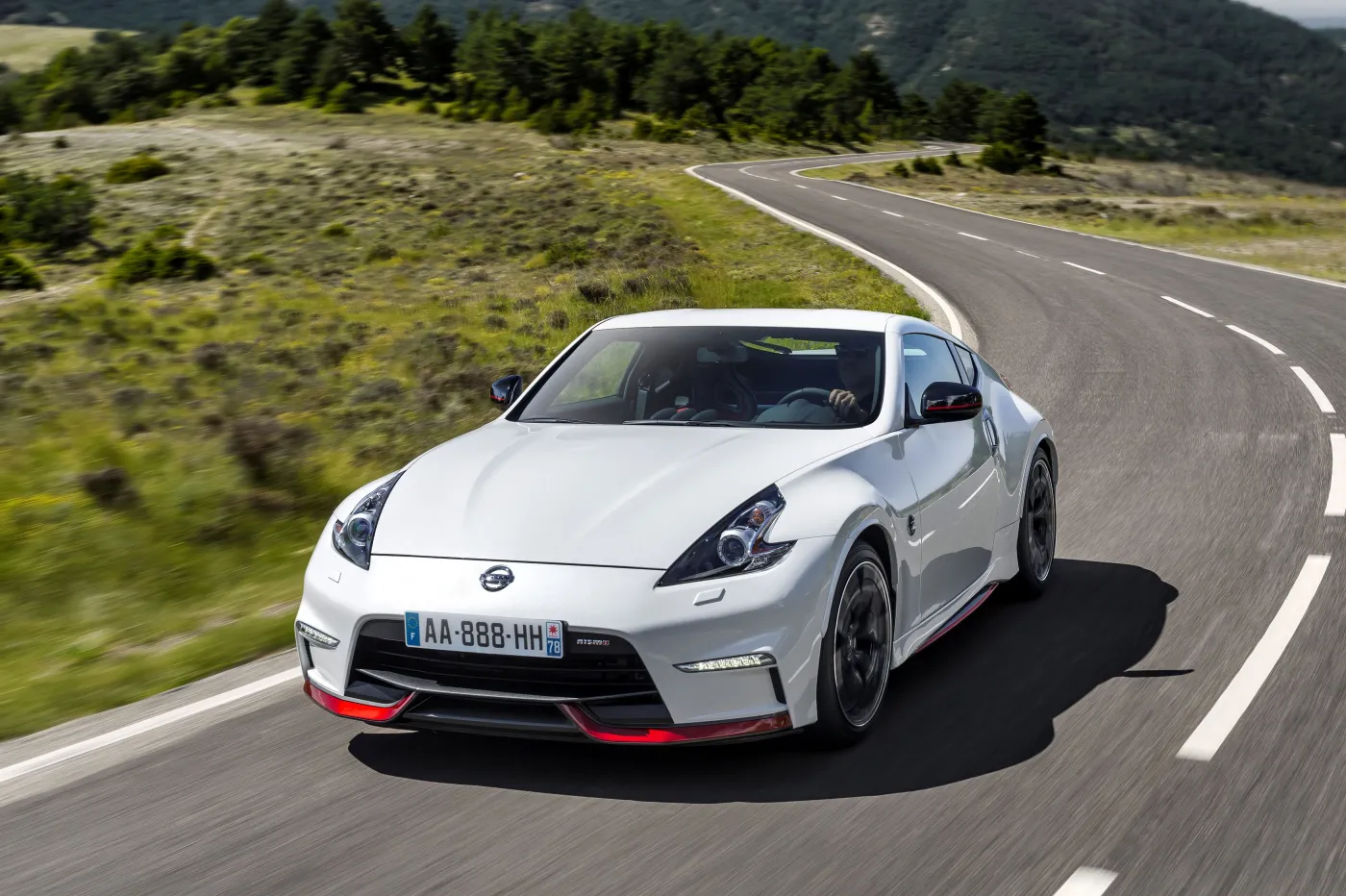 6726902-nissan-370z-nismo.jpg