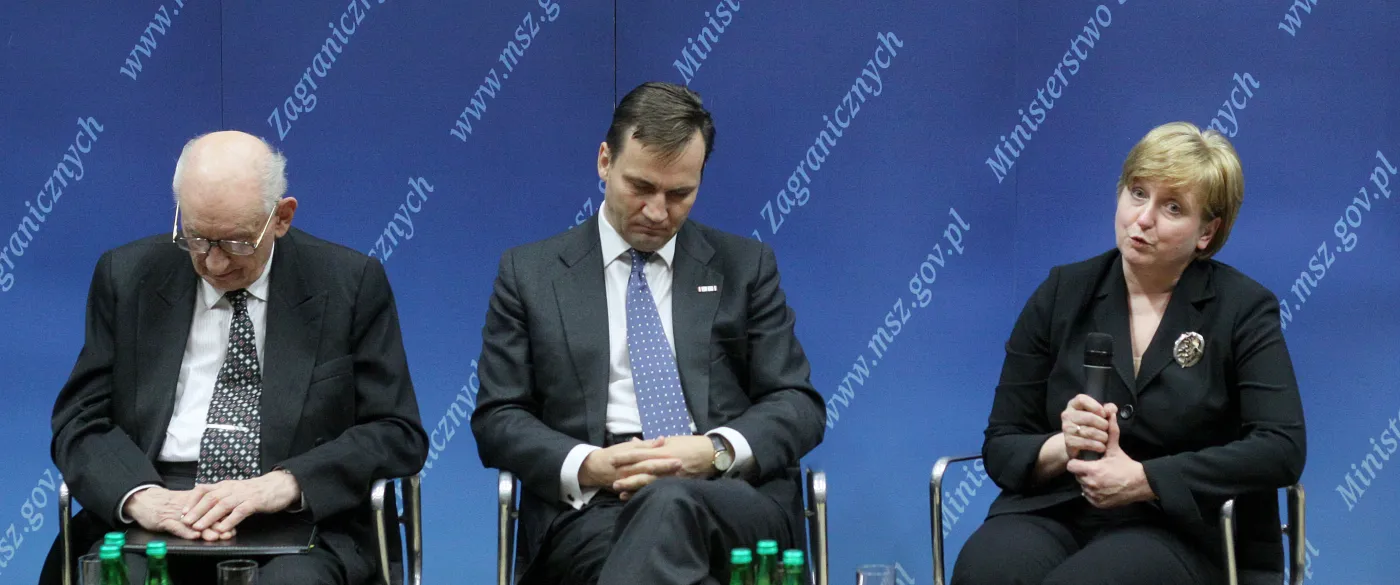 Politycy, którzy usnęli w pracy. Fotoreporterzy tylko na to czekali. ZDJĘCIA