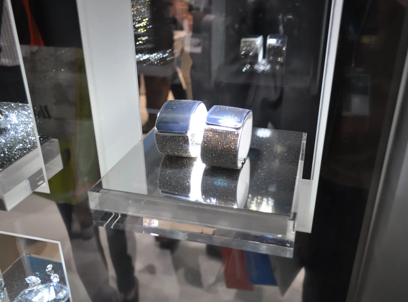 6776337-samsung-svarovsky.jpg