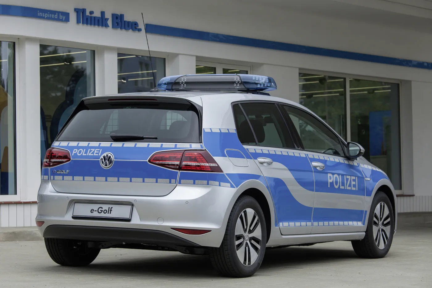 6778825-volkswagen-e-golf.jpg