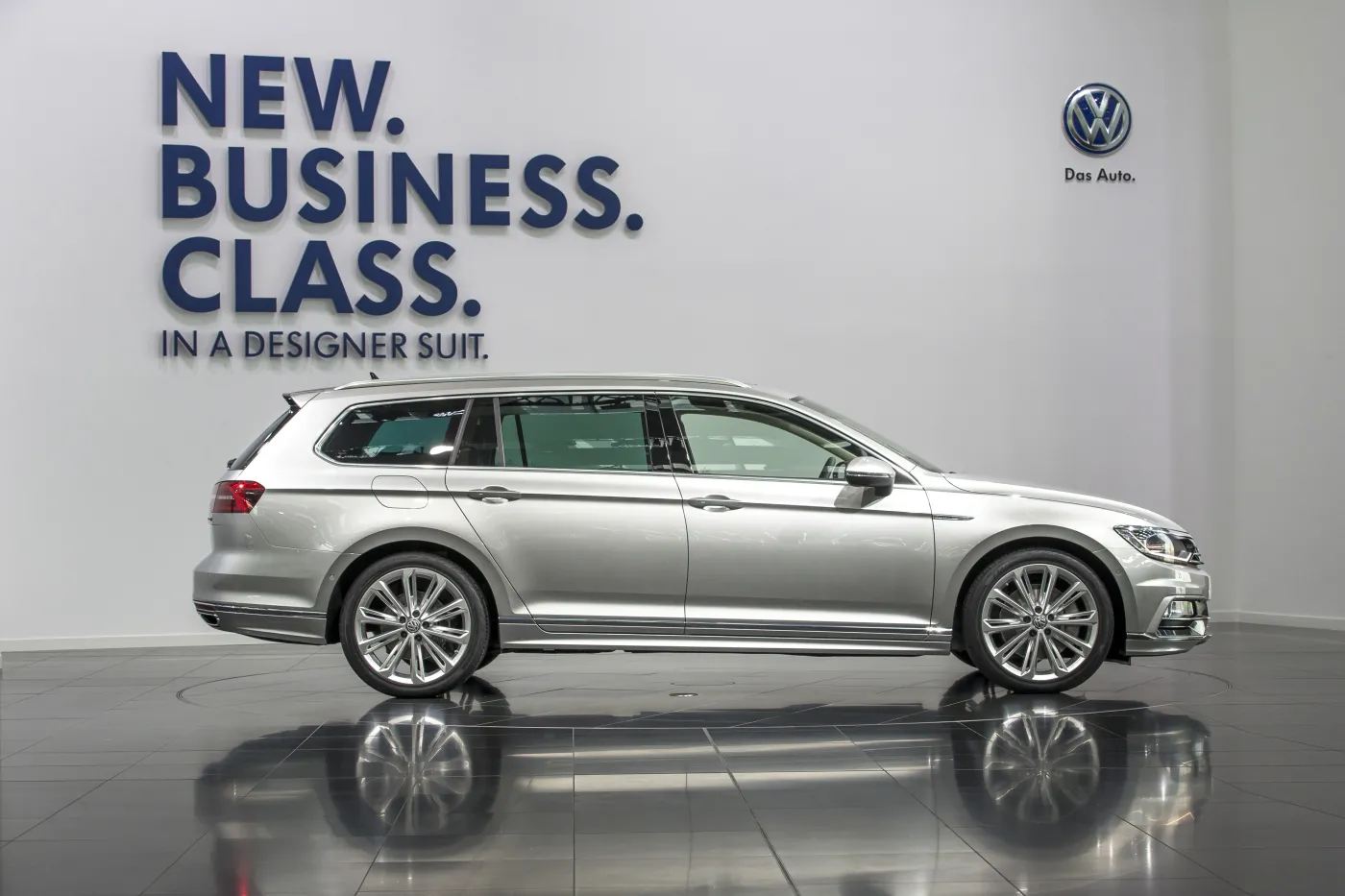 6536879-volkswagen-passat.jpg
