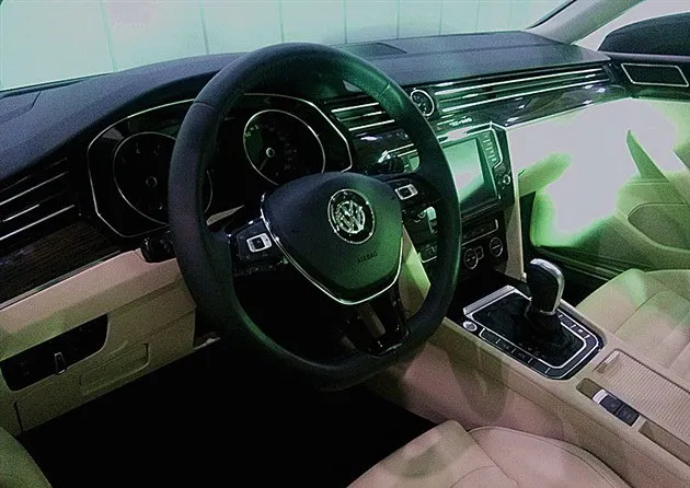 6342710-volkswagen-passat.jpg