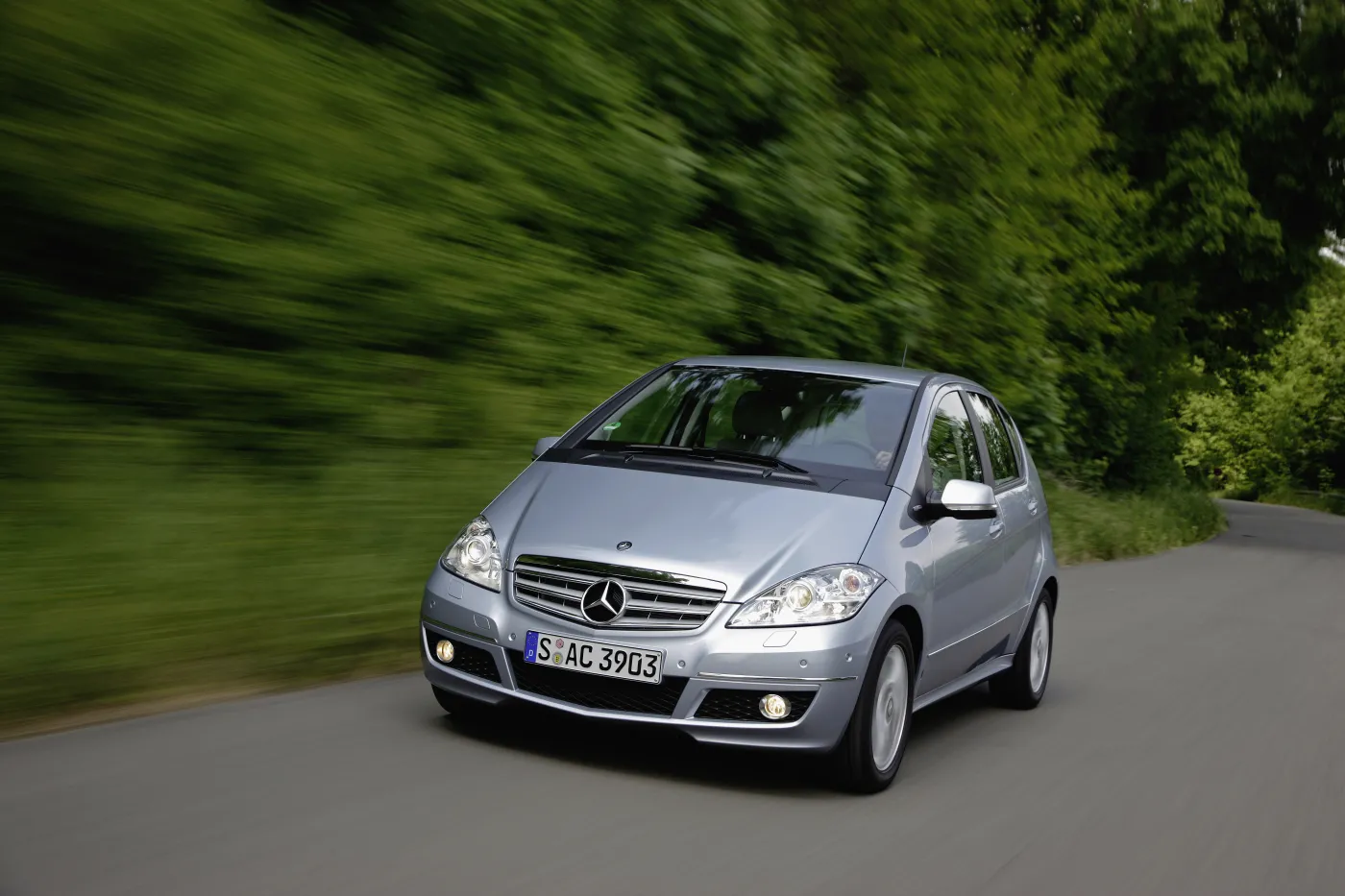 3430789-mercedes-klasy-a.jpg