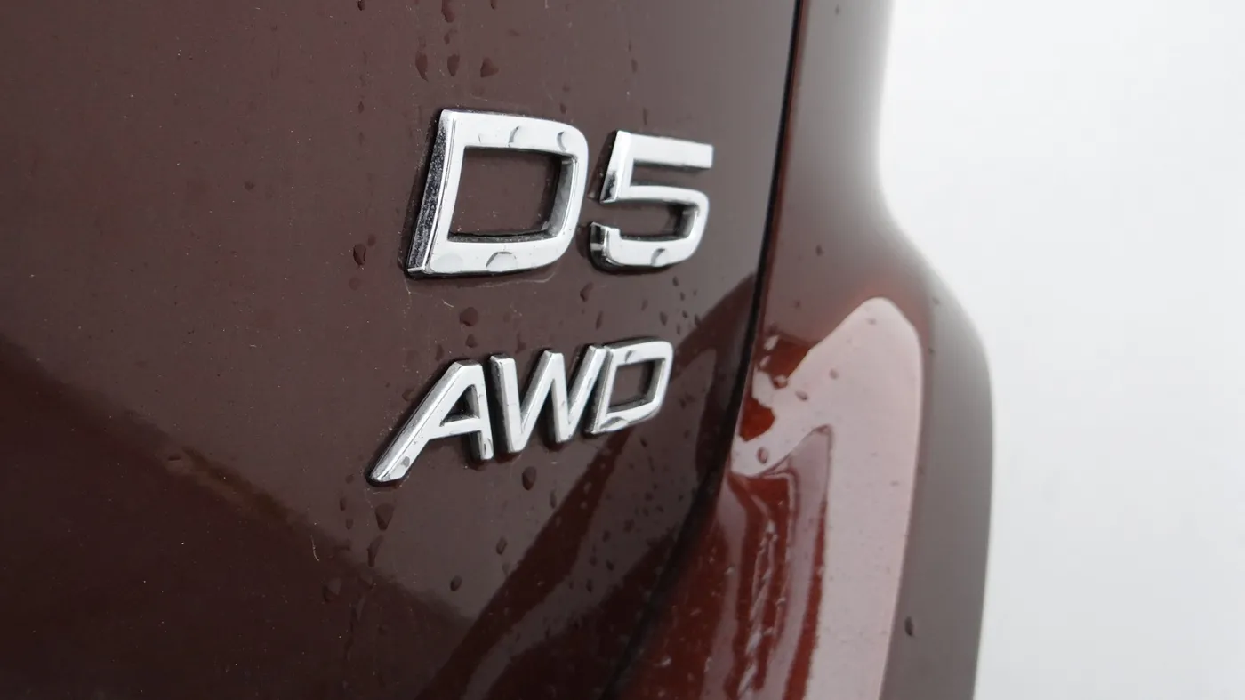 6451490-volvo-xc60-d5-awd.jpg
