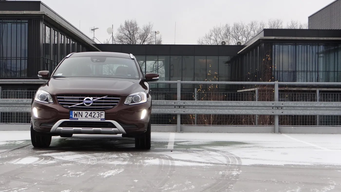 6451664-volvo-xc60-d5-awd.jpg
