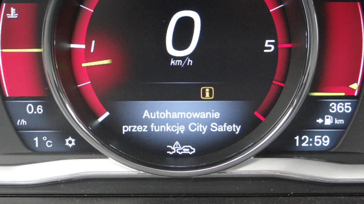 Volvo XC60 D5 AWD. Polacy pokochali ten model SUV-a. Zobacz zdjęcia