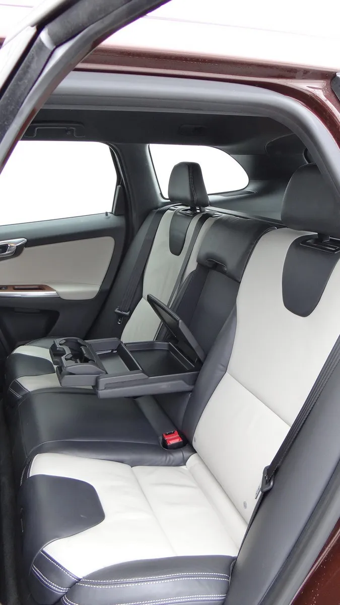 6451838-volvo-xc60-d5-awd.jpg