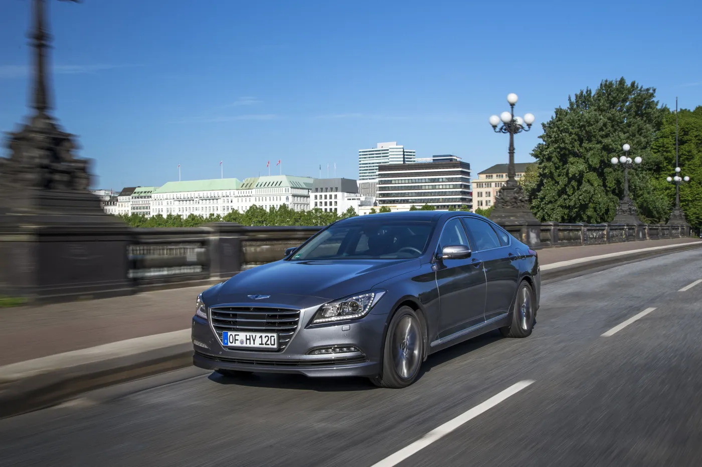 6460144-hyundai-genesis.jpg
