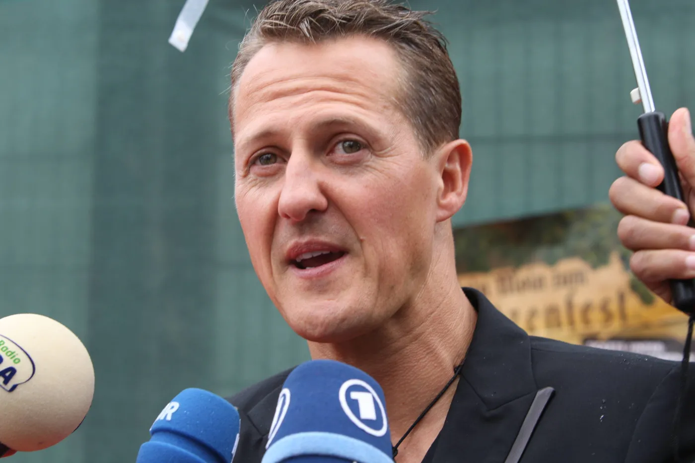 Michael Schumacher wybudził się ze śpiączki. Opuścił szpital [AKTUALIZACJA]