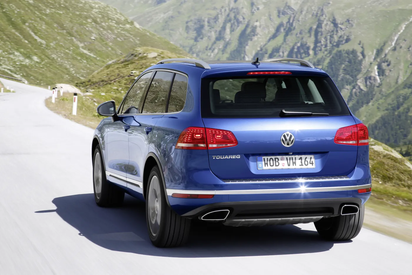 7010422-volkswagen-touareg.jpg