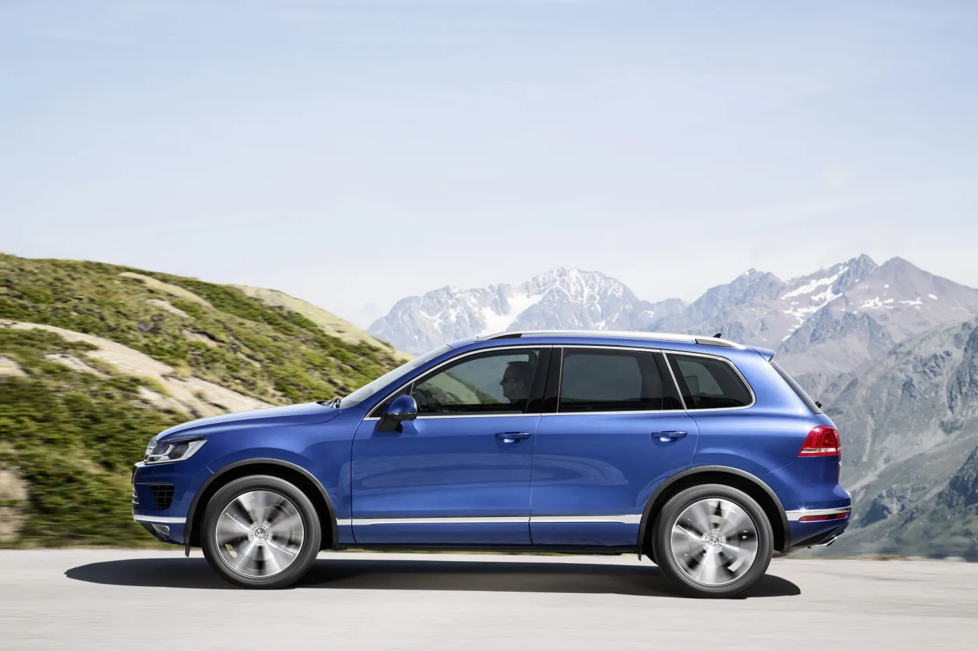 7010480-volkswagen-touareg.jpg