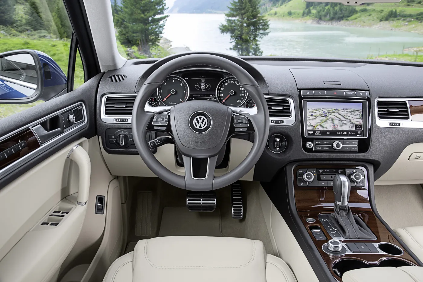 7010509-volkswagen-touareg.jpg