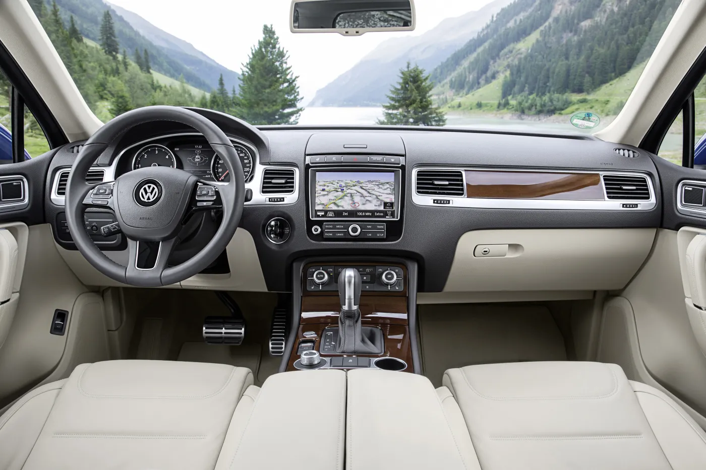 7010596-volkswagen-touareg.jpg