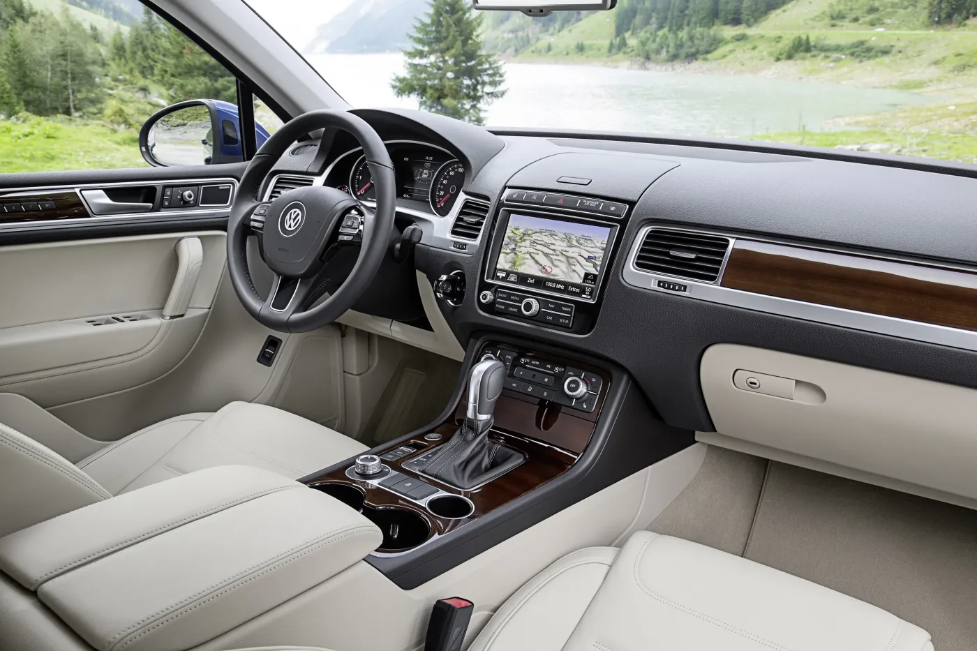 7010161-volkswagen-touareg.jpg