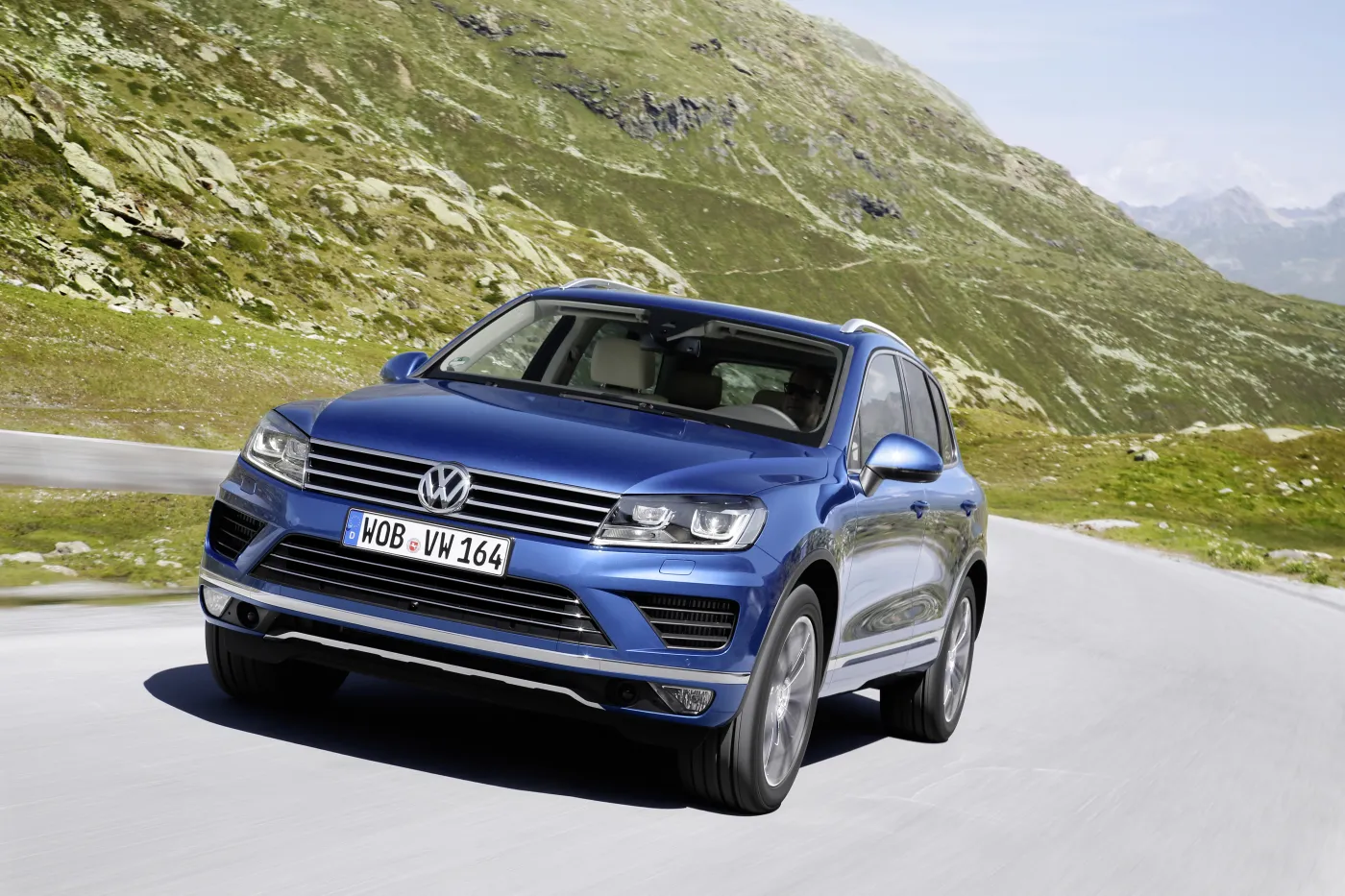 7010219-volkswagen-touareg.jpg