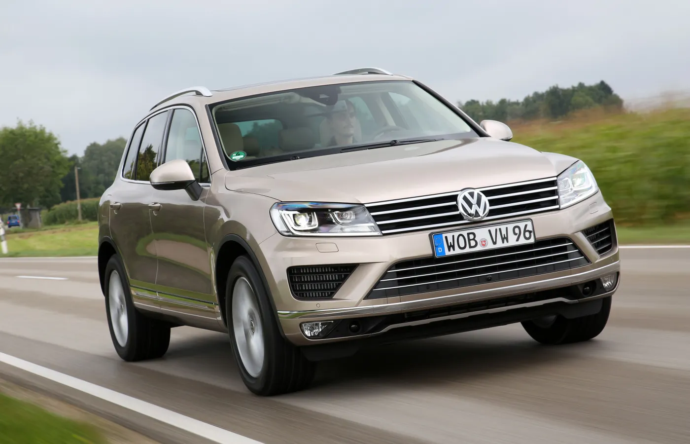 7015699-volkswagen-touareg.jpg