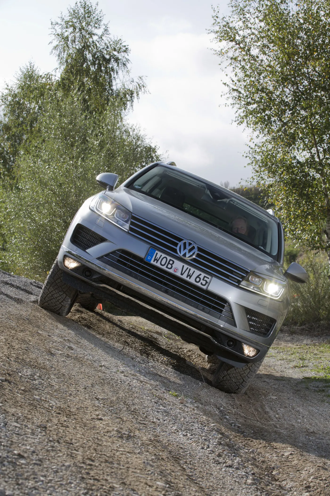 7015728-volkswagen-touareg.jpg