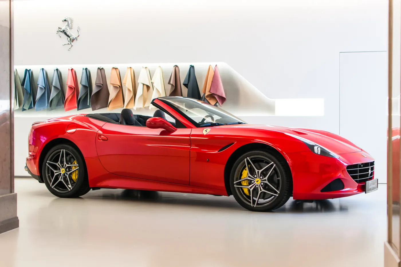 7075567-ferrari-warszawa-2.jpg