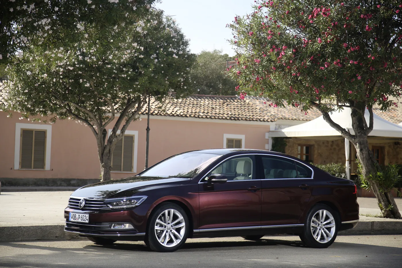 6975104-volkswagen-passat.jpg