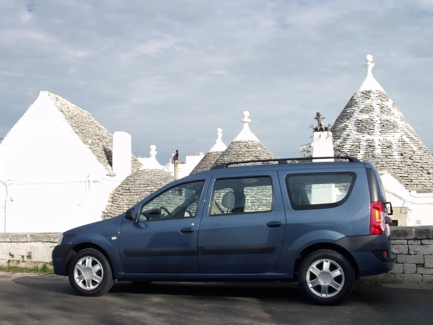 7140381-dacia-logan-mcv.jpg