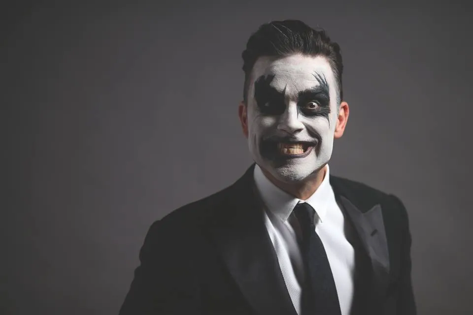 7136117-robbie-williams.jpg