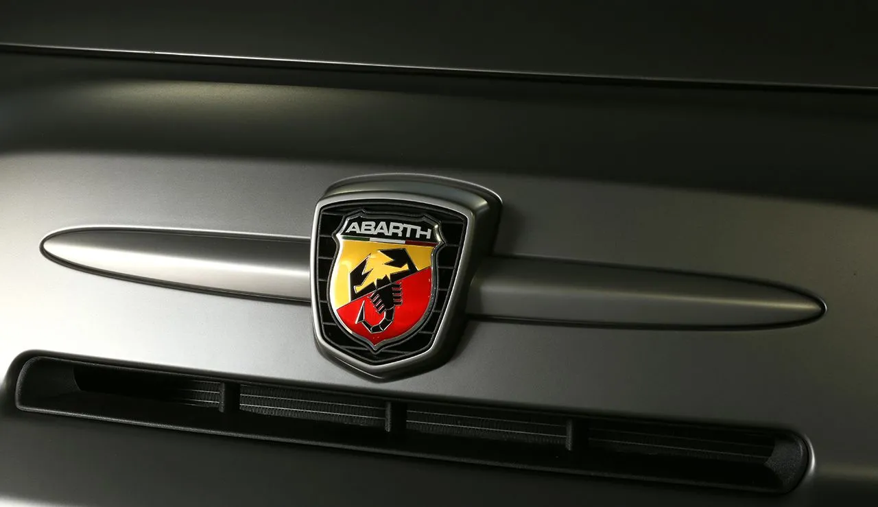 7151932-abarth-695-biposto.jpg