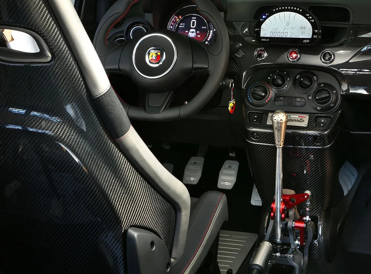7152048-abarth-695-biposto.jpg