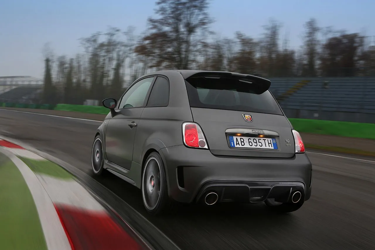 7152077-abarth-695-biposto.jpg