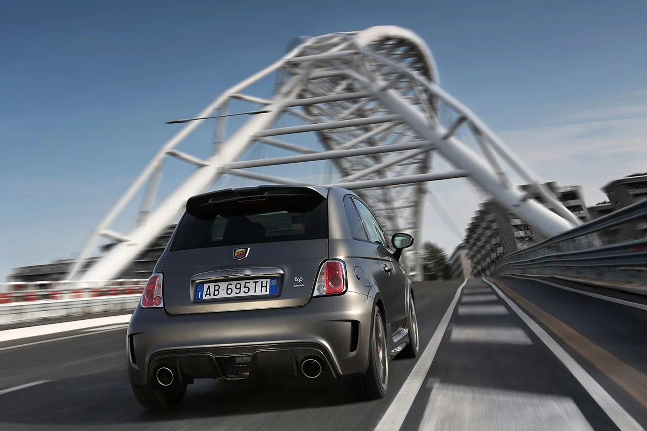 7152135-abarth-695-biposto.jpg