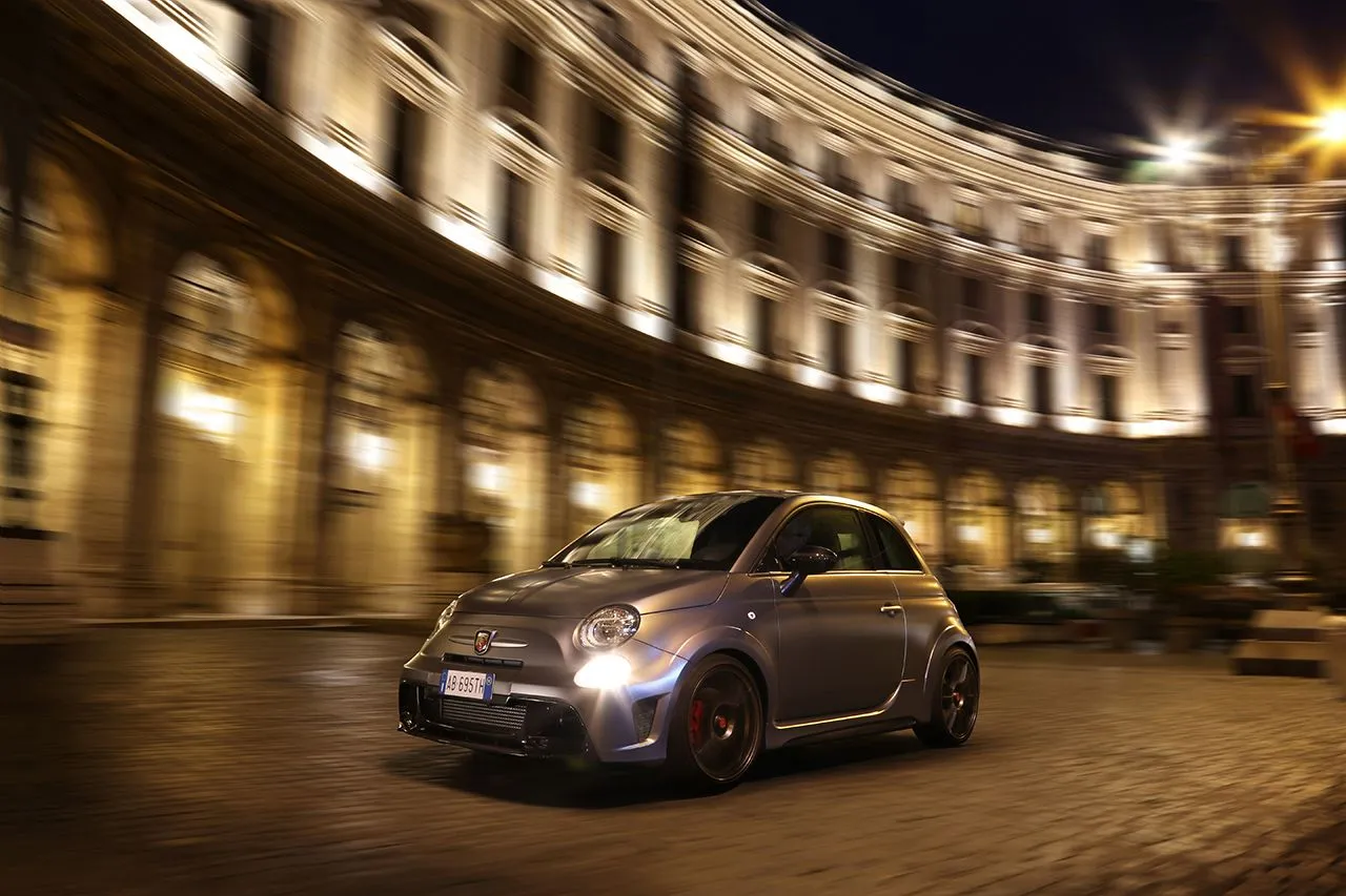 7152164-abarth-695-biposto.jpg