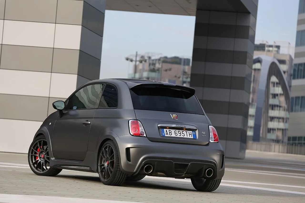 7152193-abarth-695-biposto.jpg