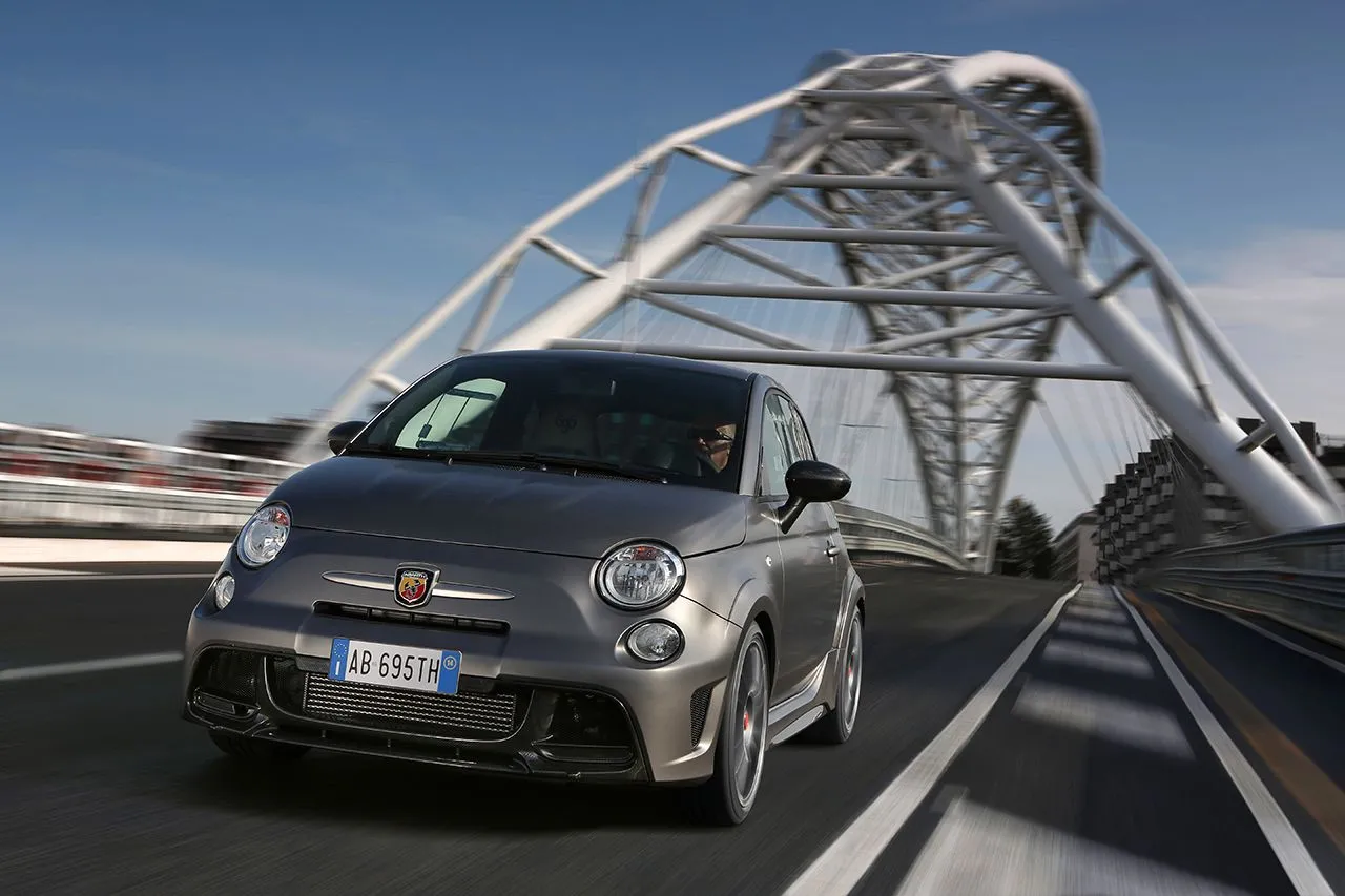 7152251-abarth-695-biposto.jpg