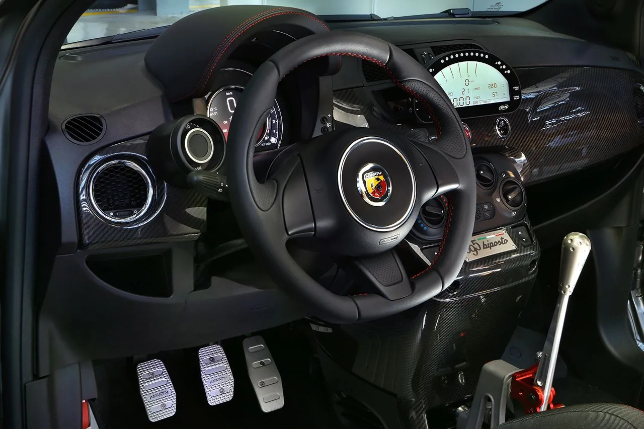 7152309-abarth-695-biposto.jpg