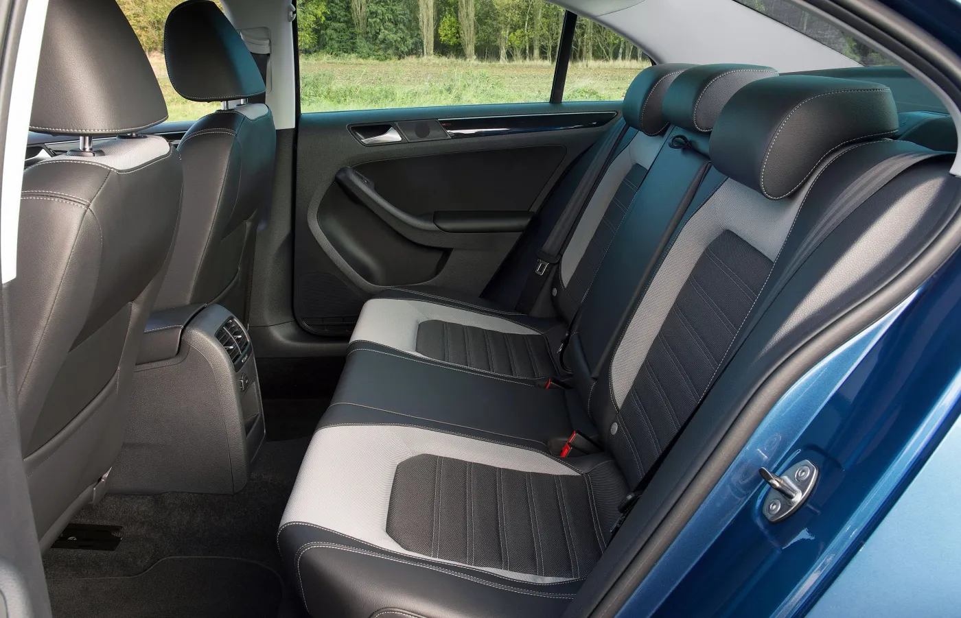 7169448-volkswagen-jetta.jpg