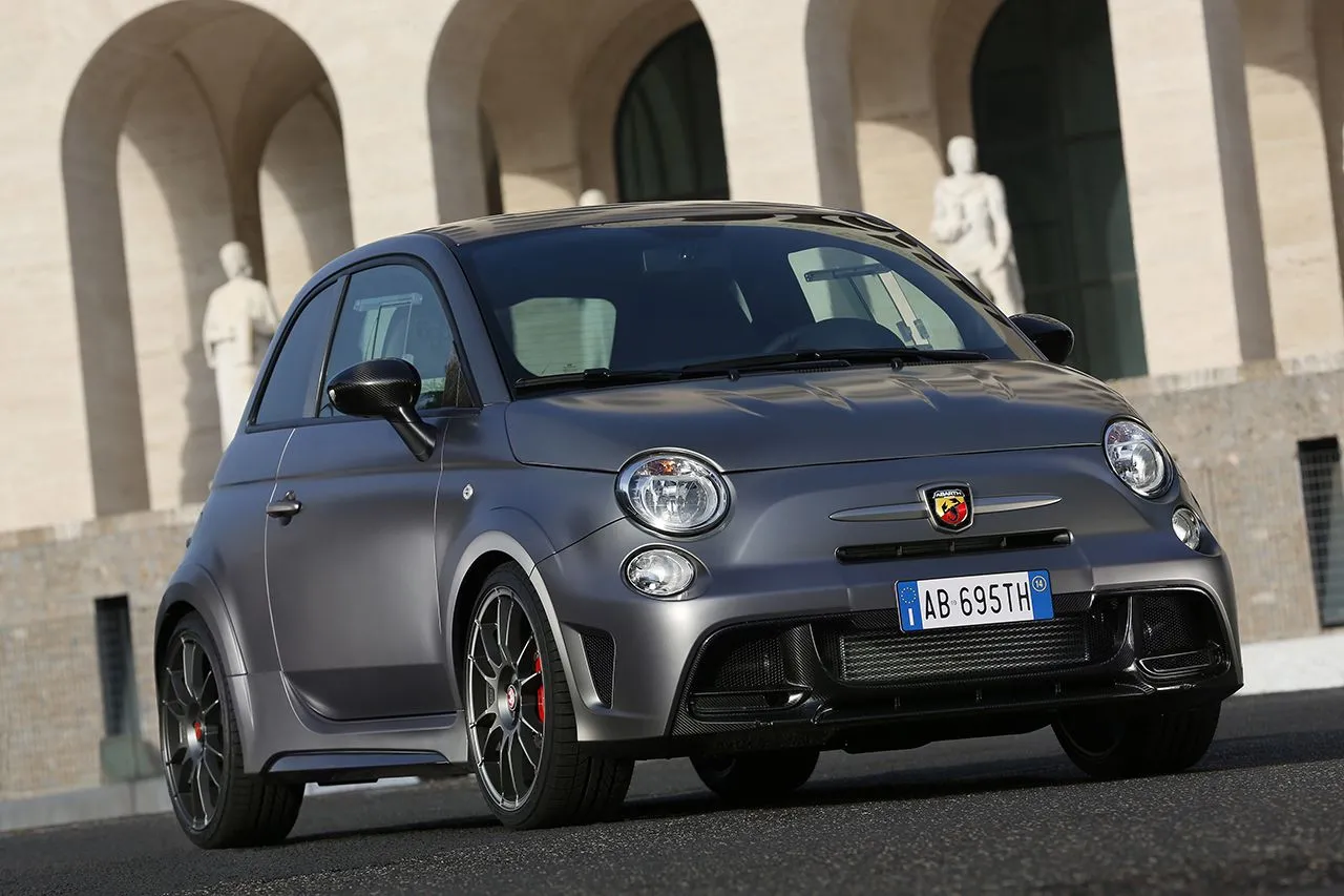 7152280-abarth-695-biposto.jpg