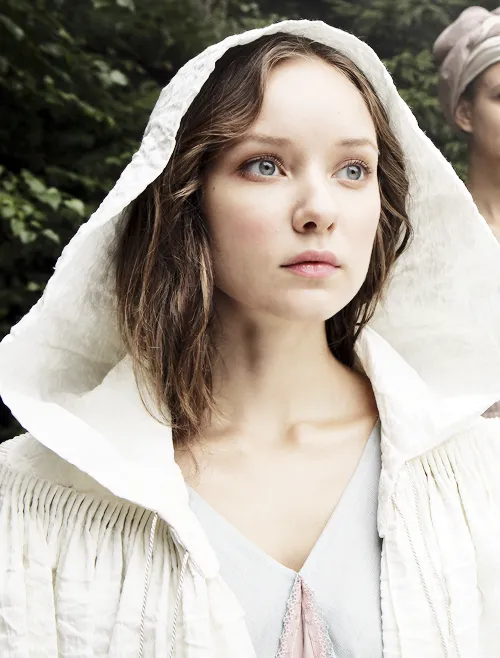 7203767-alexandra-dowling.png