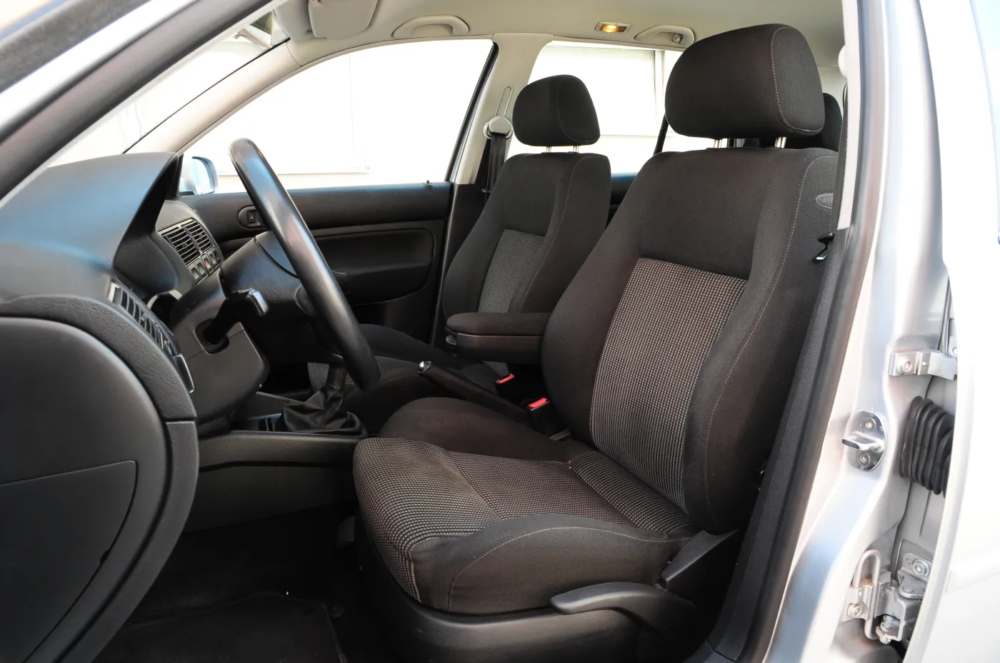 6716548-volkswagen-golf-iv.jpg