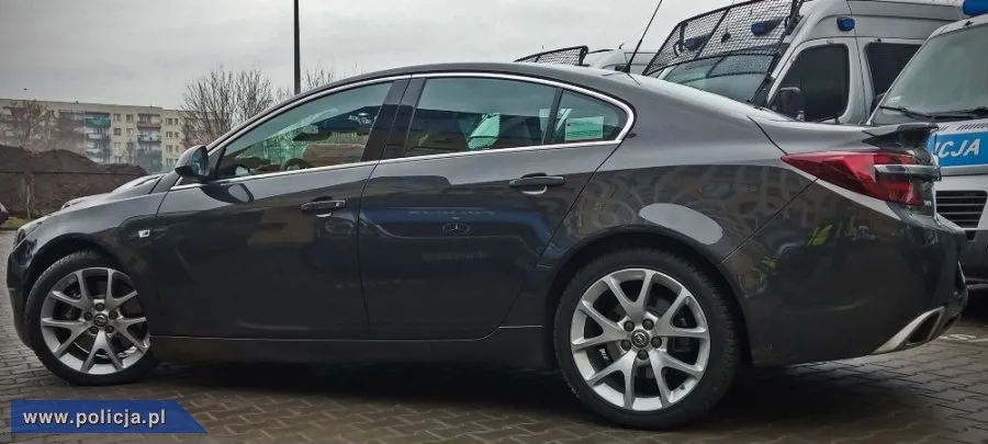 7209640-opel-insignia-opc.jpg