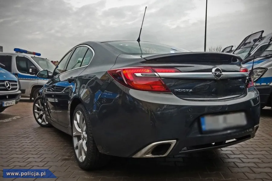 7209774-opel-insignia-opc.jpg