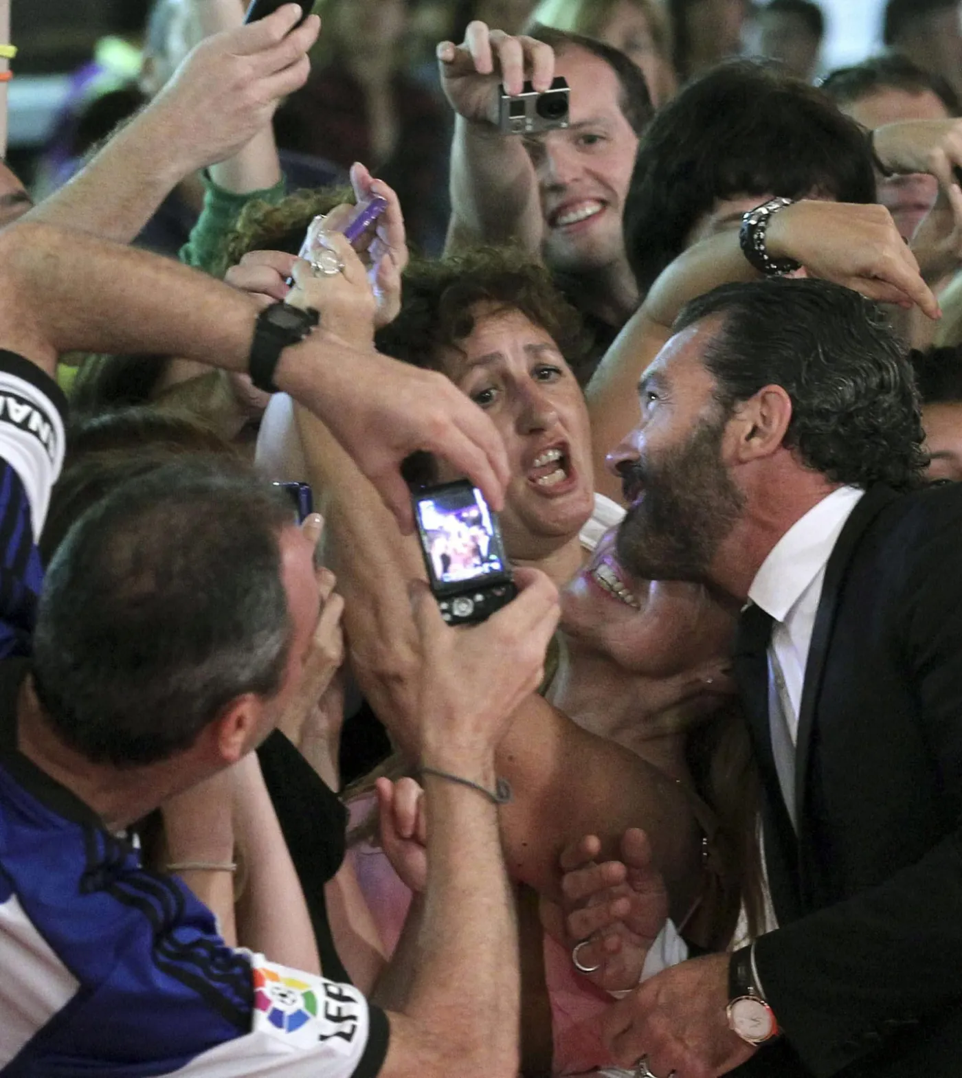 6843457-antonio-banderas.jpg
