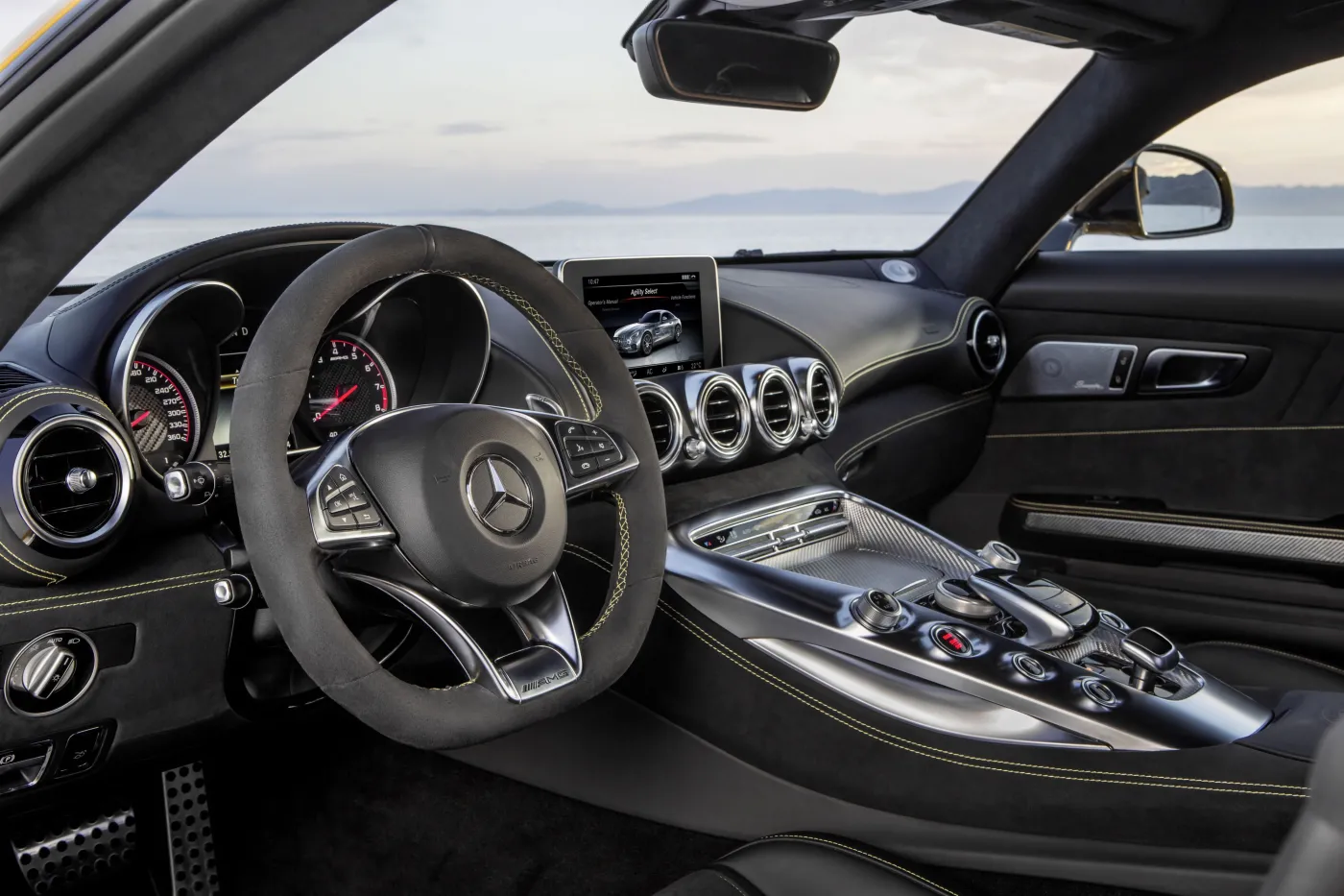 6796718-mercedes-amg-gt.jpg
