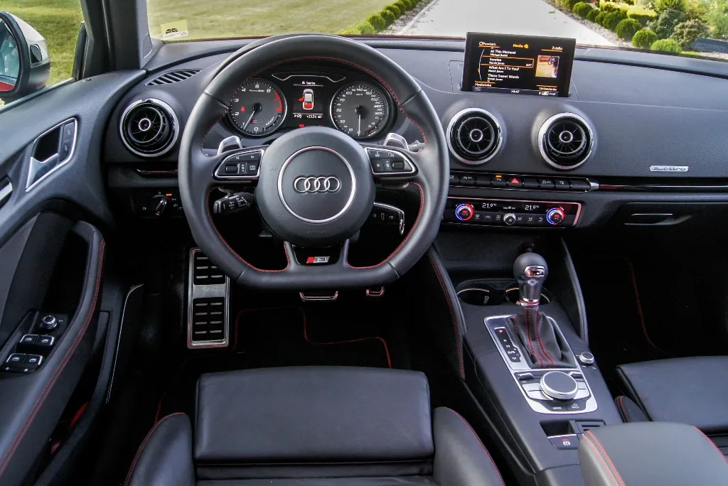 6916413-audi-s3-limousine.jpg