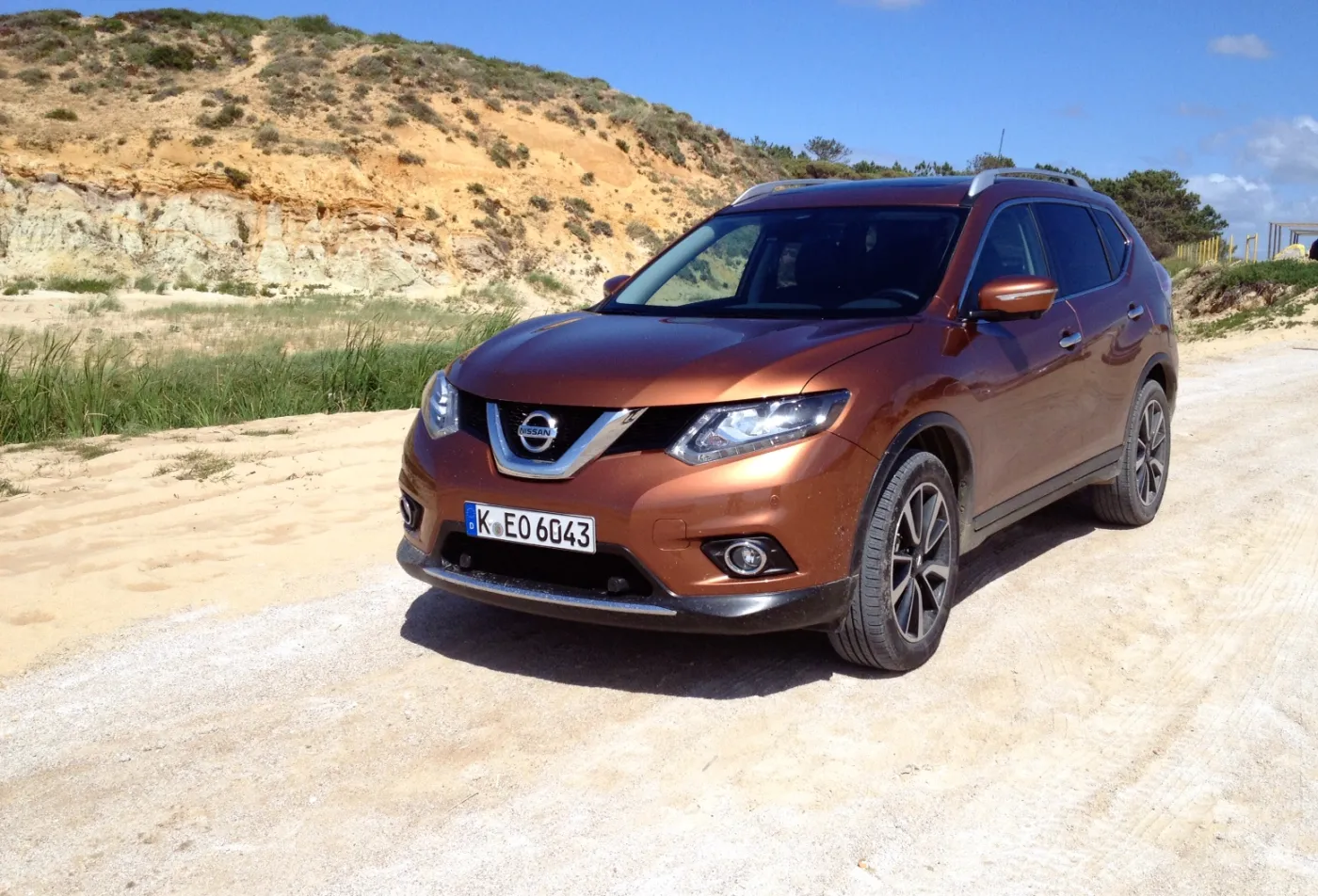 6410001-nissan-x-trail.jpeg